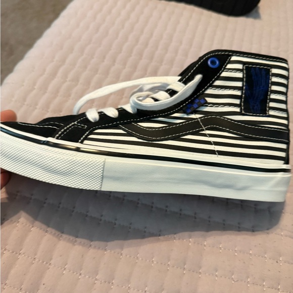 Vans Black and White Striped Sneakers - Picture 5 of 5